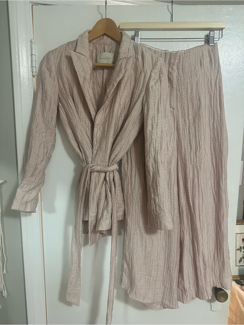 Massimo Dutti Blush Crinkled Two-Piece blazer set